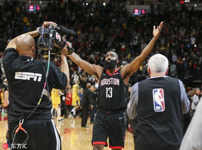 旧金山大学遭3连败！王俊杰首发登场7中3得到8分1板2助（旧金山大学遭遇三连败，王俊杰首发出战7投3中砍下8分1板2助）