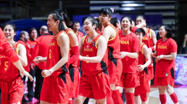 詹姆斯篮板抢断连续上榜（詹姆斯篮板与抢断双榜连登）