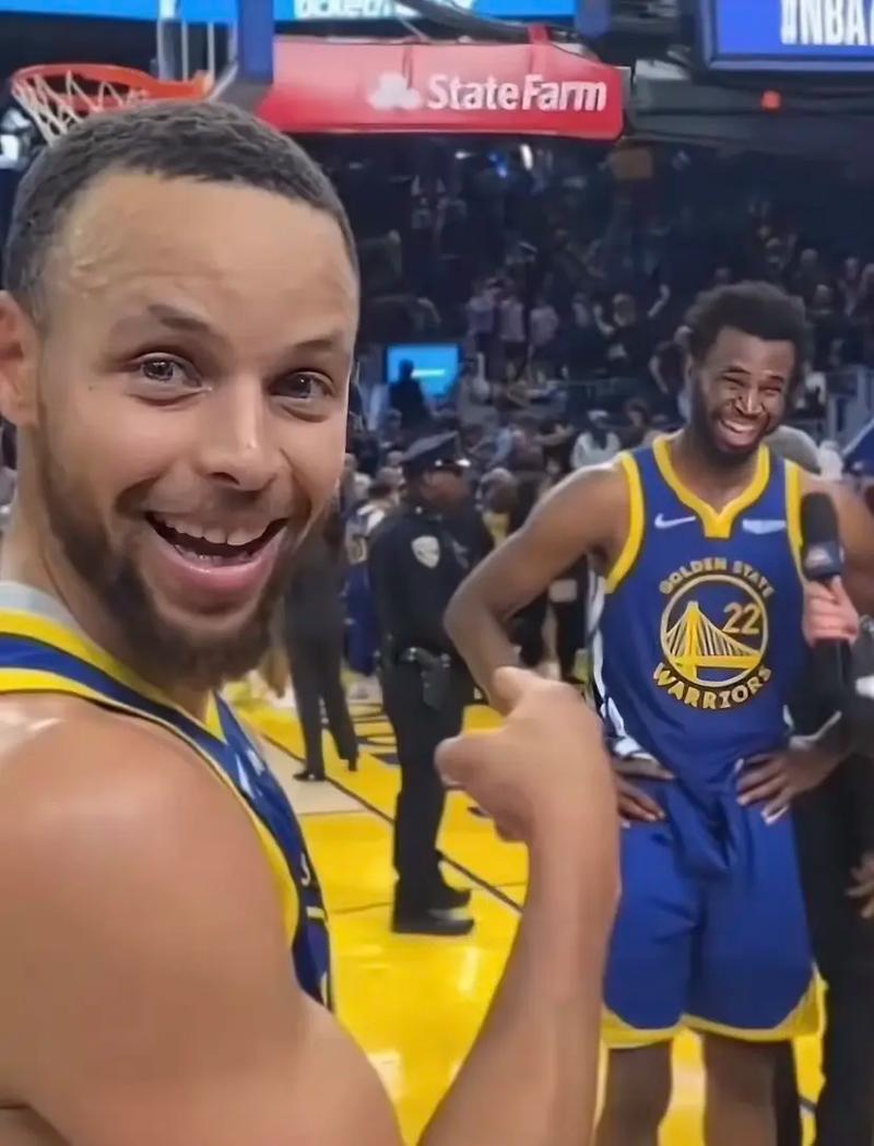 邮报：明年世界杯上下半场中段设强制补水时间，每次三分钟（邮报：明年世界杯每半场中段将设3分钟强制饮水暂停）