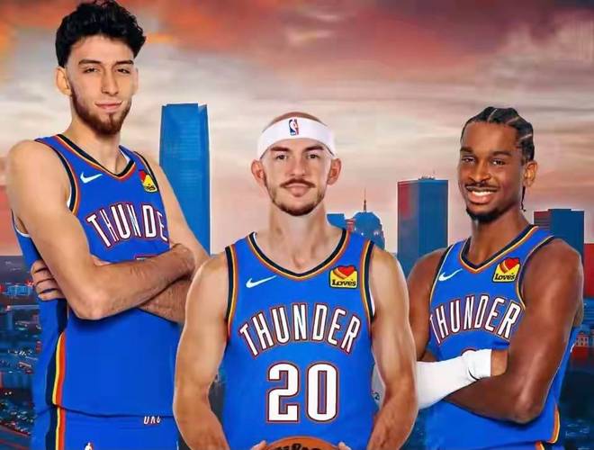 女足英联杯中发生暴力冲突，一名球员抓住对手脖子将其摔倒（女足英联杯爆发肢体冲突：一名球员抓住对手颈部将其摔倒）