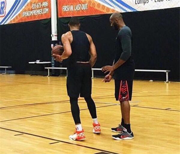 强者动作往往最简单（强者出手，往往极简）