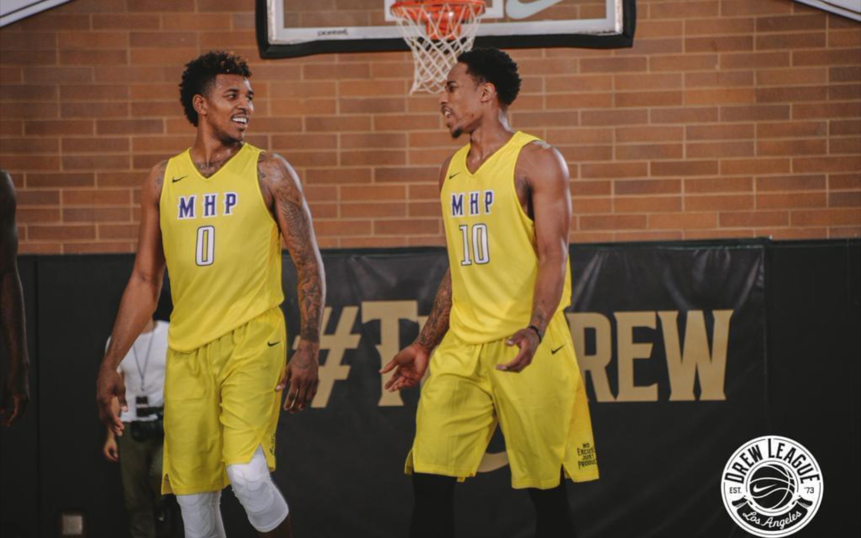 疯狂的足球：米兰门神迈尼昂的盘带合集（AC米兰门神迈尼昂盘带集锦：门将的华丽脚法）